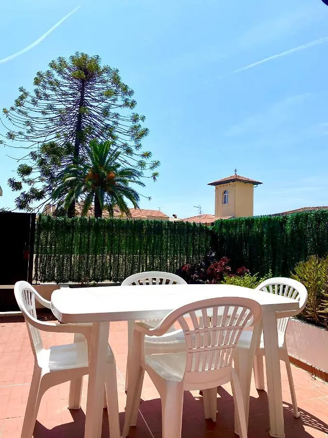 Studio Menton Proche Mer Climatise Wifi 0*,  France